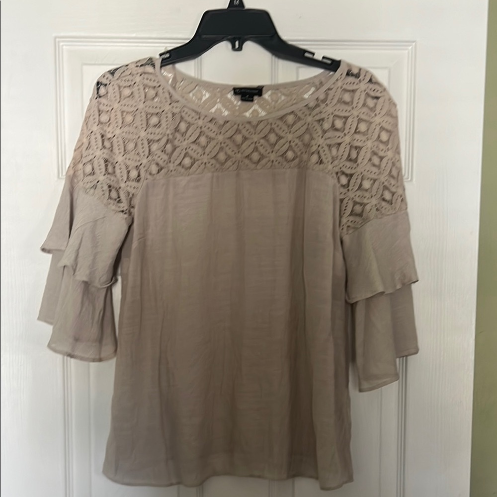 Elegant Lace Women's Top in Cream